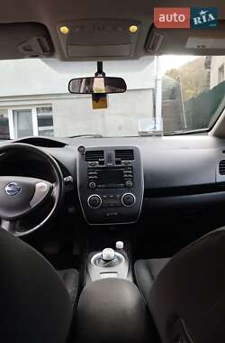 Хэтчбек Nissan Leaf 2014 в 