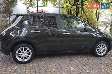 Хэтчбек Nissan Leaf 2015 в 