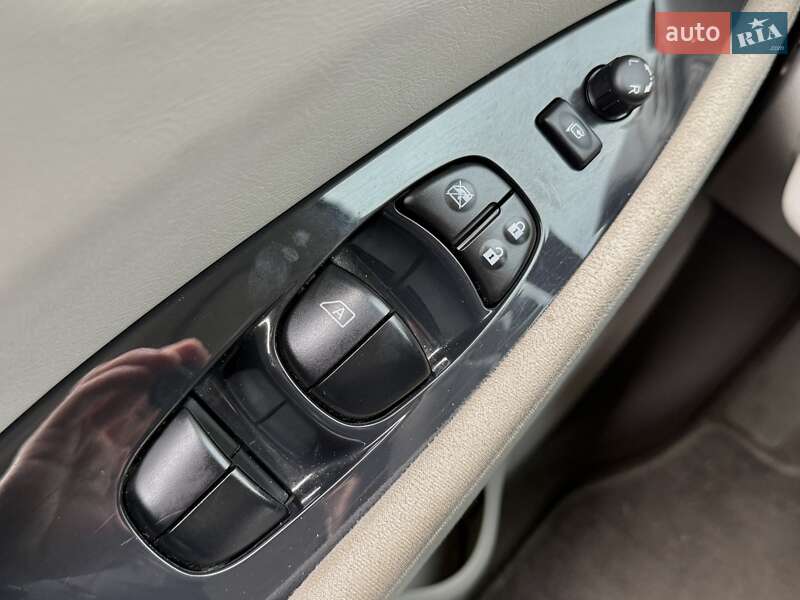 Хэтчбек Nissan Leaf 2011 в Харькове