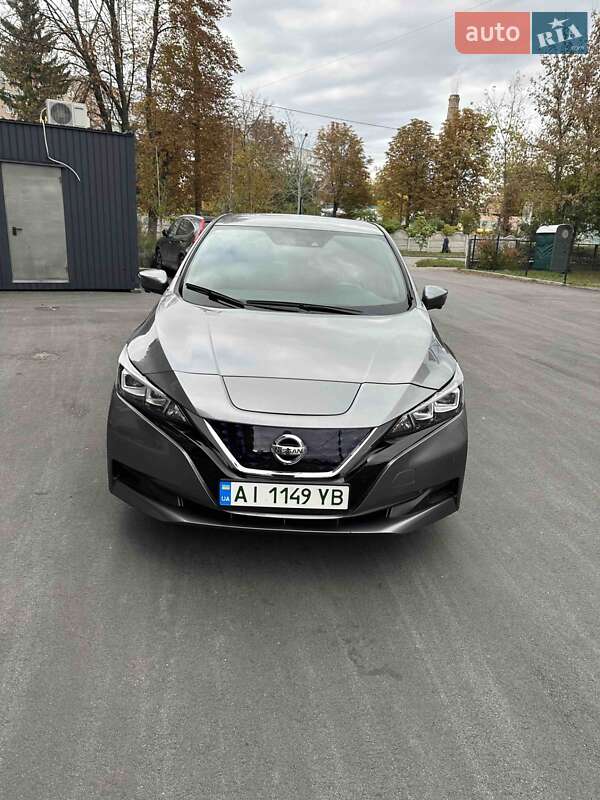 Хэтчбек Nissan Leaf 2019 в 