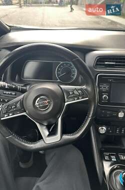 Хэтчбек Nissan Leaf 2019 в 