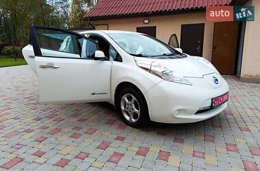 Хэтчбек Nissan Leaf 2013 в 