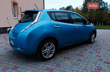 Хэтчбек Nissan Leaf 2013 в 