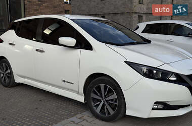 Хэтчбек Nissan Leaf 2019 в 