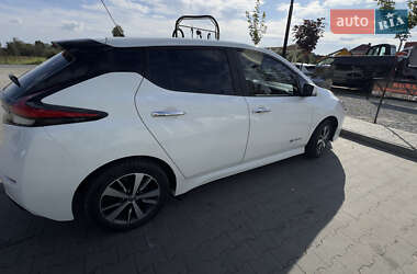Хэтчбек Nissan Leaf 2019 в 