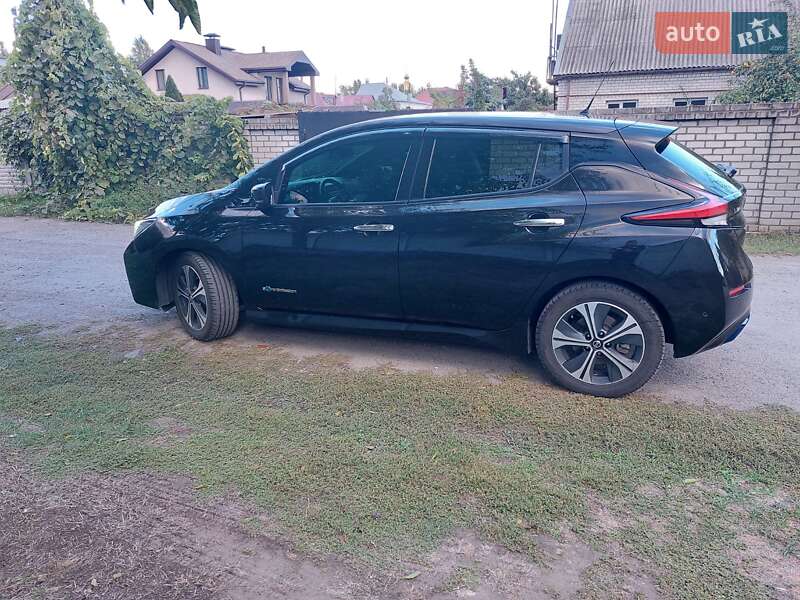 Хэтчбек Nissan Leaf 2018 в Днепре