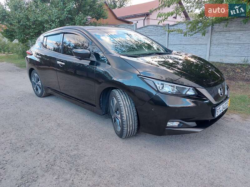 Хэтчбек Nissan Leaf 2018 в Днепре