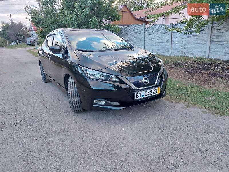 Хэтчбек Nissan Leaf 2018 в Днепре