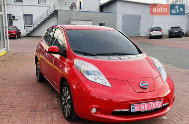 Хэтчбек Nissan Leaf 2016 в 