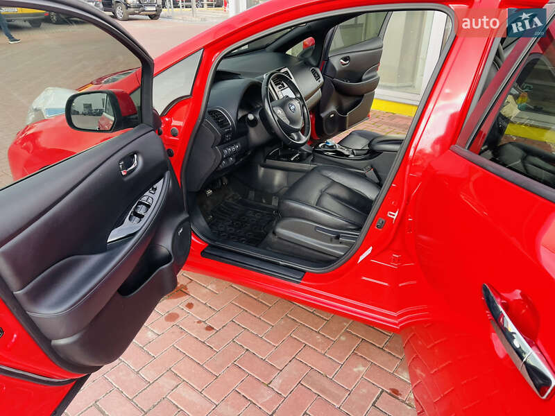 Хэтчбек Nissan Leaf 2016 в Ровно