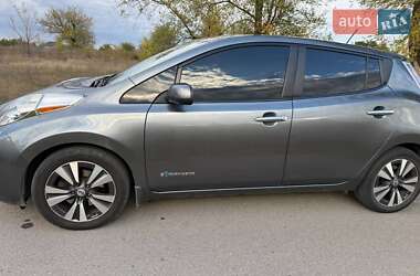Хэтчбек Nissan Leaf 2014 в 