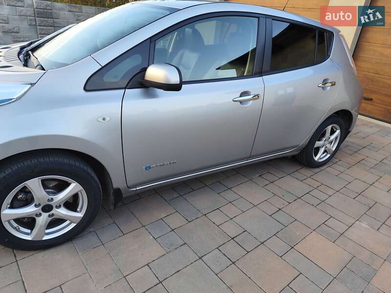 Хэтчбек Nissan Leaf 2016 в Ровно