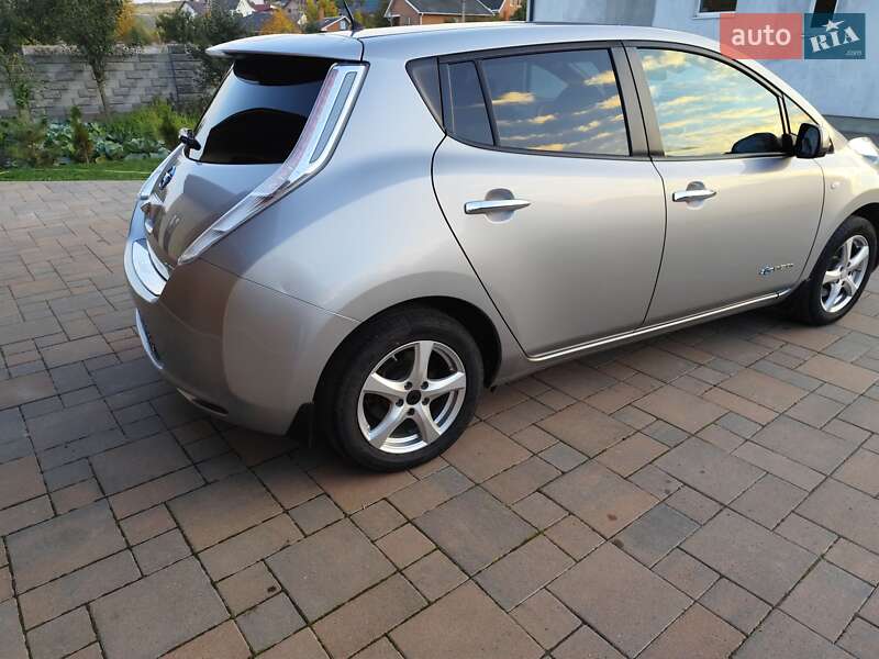 Хэтчбек Nissan Leaf 2016 в Ровно