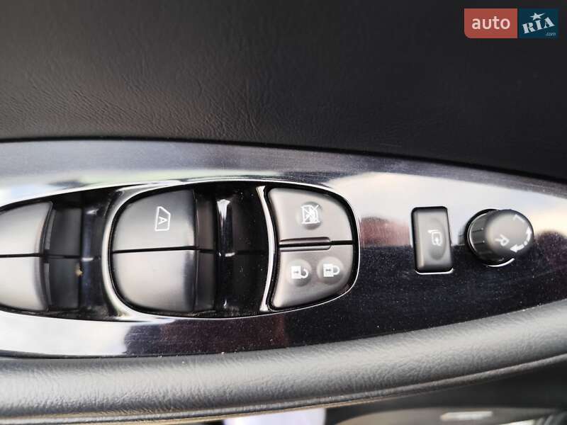 Хэтчбек Nissan Leaf 2016 в Ровно