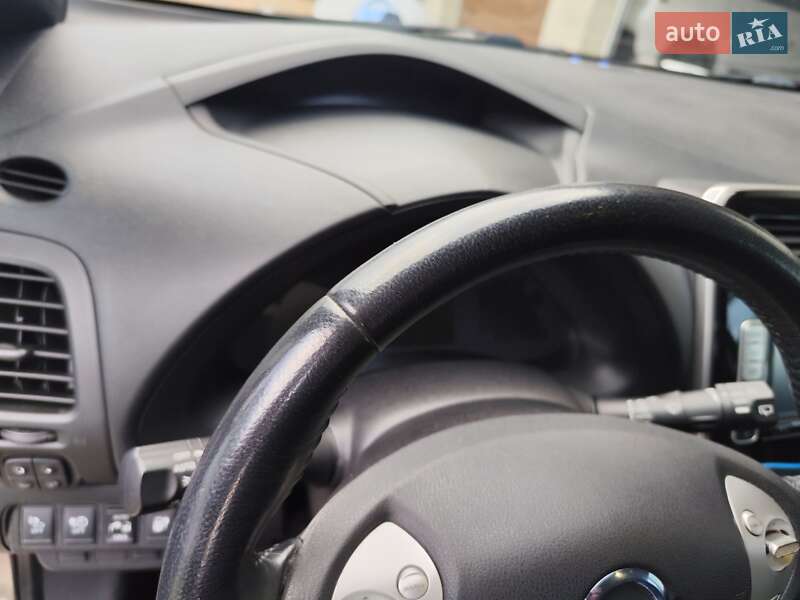 Хэтчбек Nissan Leaf 2016 в Ровно