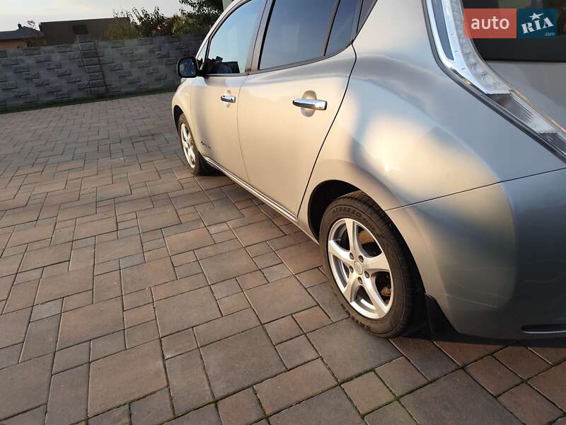 Хэтчбек Nissan Leaf 2016 в Ровно