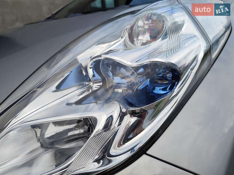 Хэтчбек Nissan Leaf 2016 в Ровно