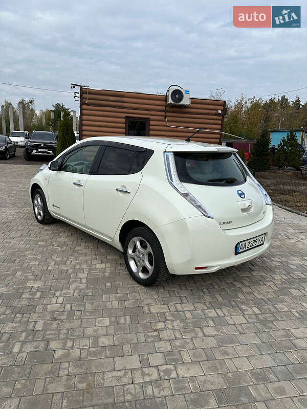 Хетчбек Nissan Leaf 2011 в Білогородці