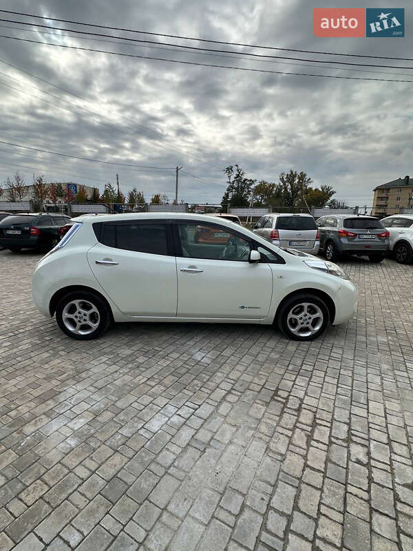 Хетчбек Nissan Leaf 2011 в Білогородці