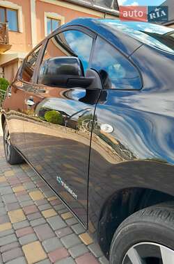 Хэтчбек Nissan Leaf 2016 в 