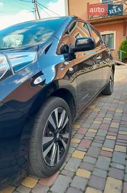 Хэтчбек Nissan Leaf 2016 в 