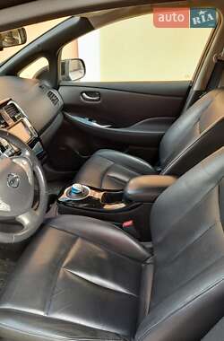 Хэтчбек Nissan Leaf 2016 в 