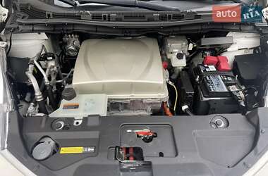 Хетчбек Nissan Leaf 2017 в  фото 11 Хетчбек Nissan Leaf 2017 в