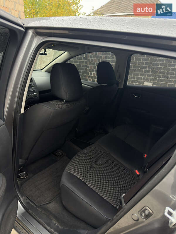 Хетчбек Nissan Leaf 2015 в Києві