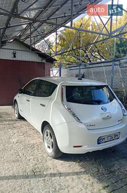 Хэтчбек Nissan Leaf 2014 в 