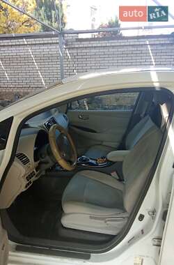 Хэтчбек Nissan Leaf 2014 в 
