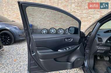 Хэтчбек Nissan Leaf 2013 в 