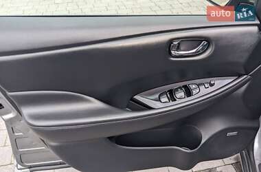 Хэтчбек Nissan Leaf 2013 в 