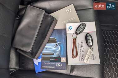 Хэтчбек Nissan Leaf 2013 в 