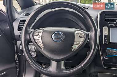 Хэтчбек Nissan Leaf 2013 в 