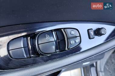 Хэтчбек Nissan Leaf 2014 в 