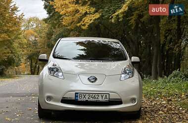 Хэтчбек Nissan Leaf 2014 в 