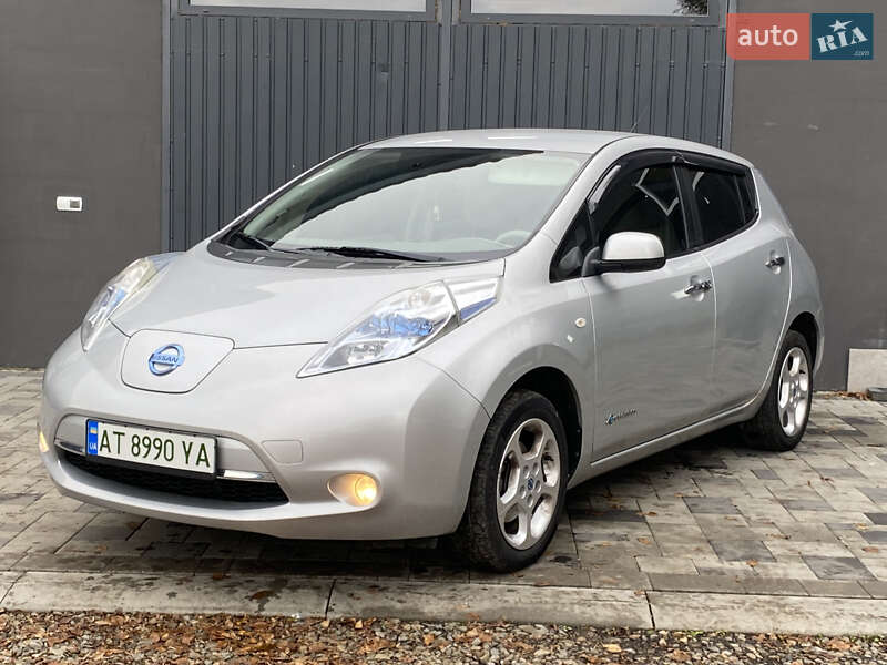 Хэтчбек Nissan Leaf 2011 в 