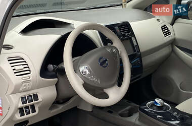 Хэтчбек Nissan Leaf 2011 в 