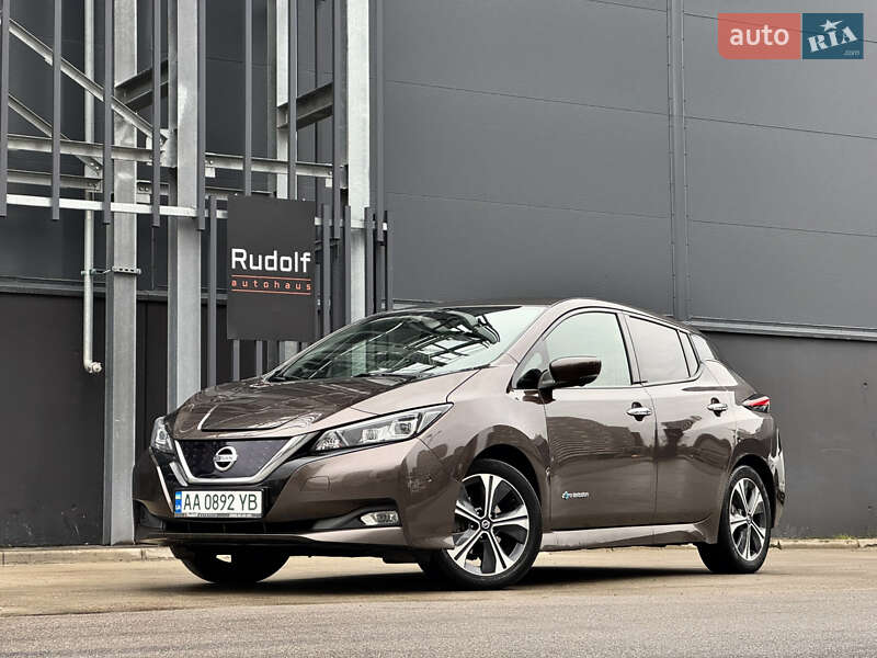 Хэтчбек Nissan Leaf 2018 в Киеве