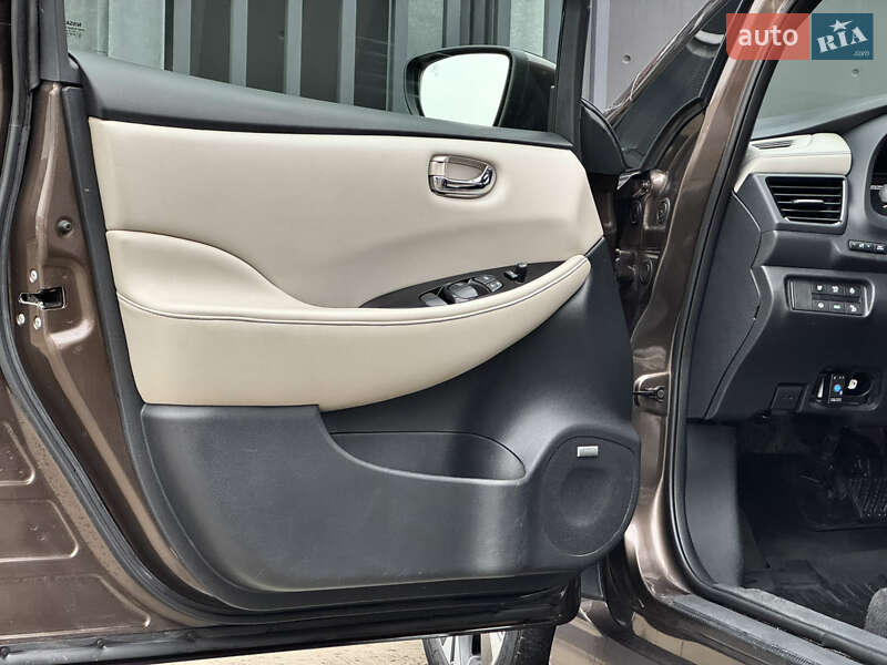 Хэтчбек Nissan Leaf 2018 в Киеве