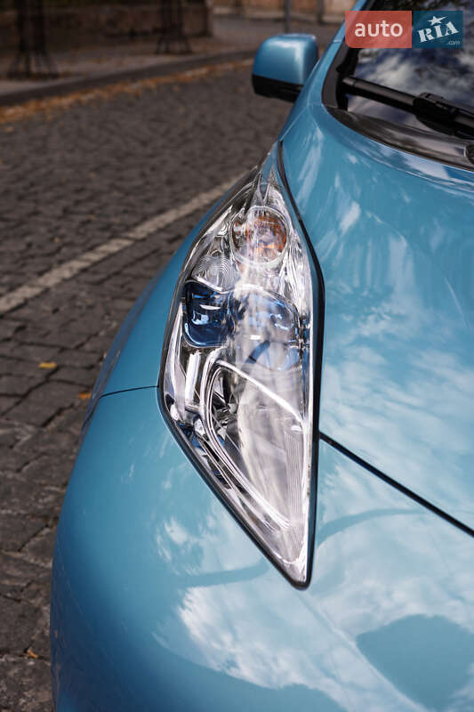 Хетчбек Nissan Leaf 2016 в Чернівцях