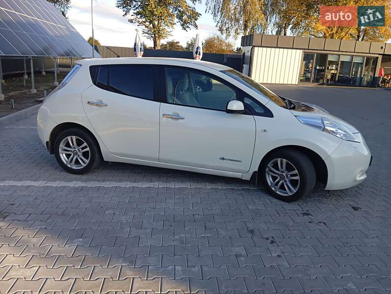 Хэтчбек Nissan Leaf 2012 в Владимире