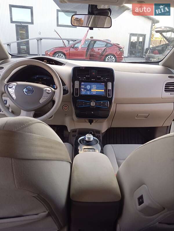 Хэтчбек Nissan Leaf 2012 в Владимире