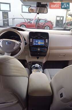 Хетчбек Nissan Leaf 2012 в 