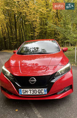 Хэтчбек Nissan Leaf 2022 в 