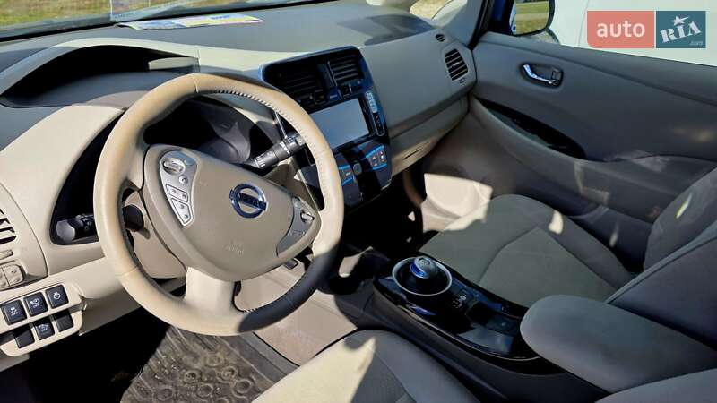 Хэтчбек Nissan Leaf 2012 в Калуше