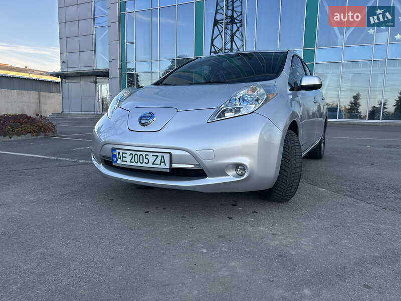 Хэтчбек Nissan Leaf 2013 в Днепре