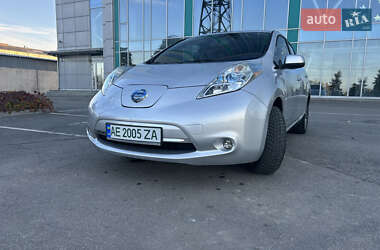 Хэтчбек Nissan Leaf 2013 в 