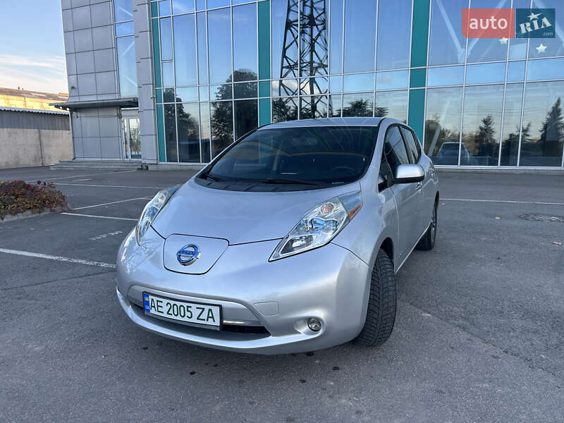 Хэтчбек Nissan Leaf 2013 в Днепре