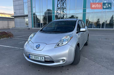 Хэтчбек Nissan Leaf 2013 в 